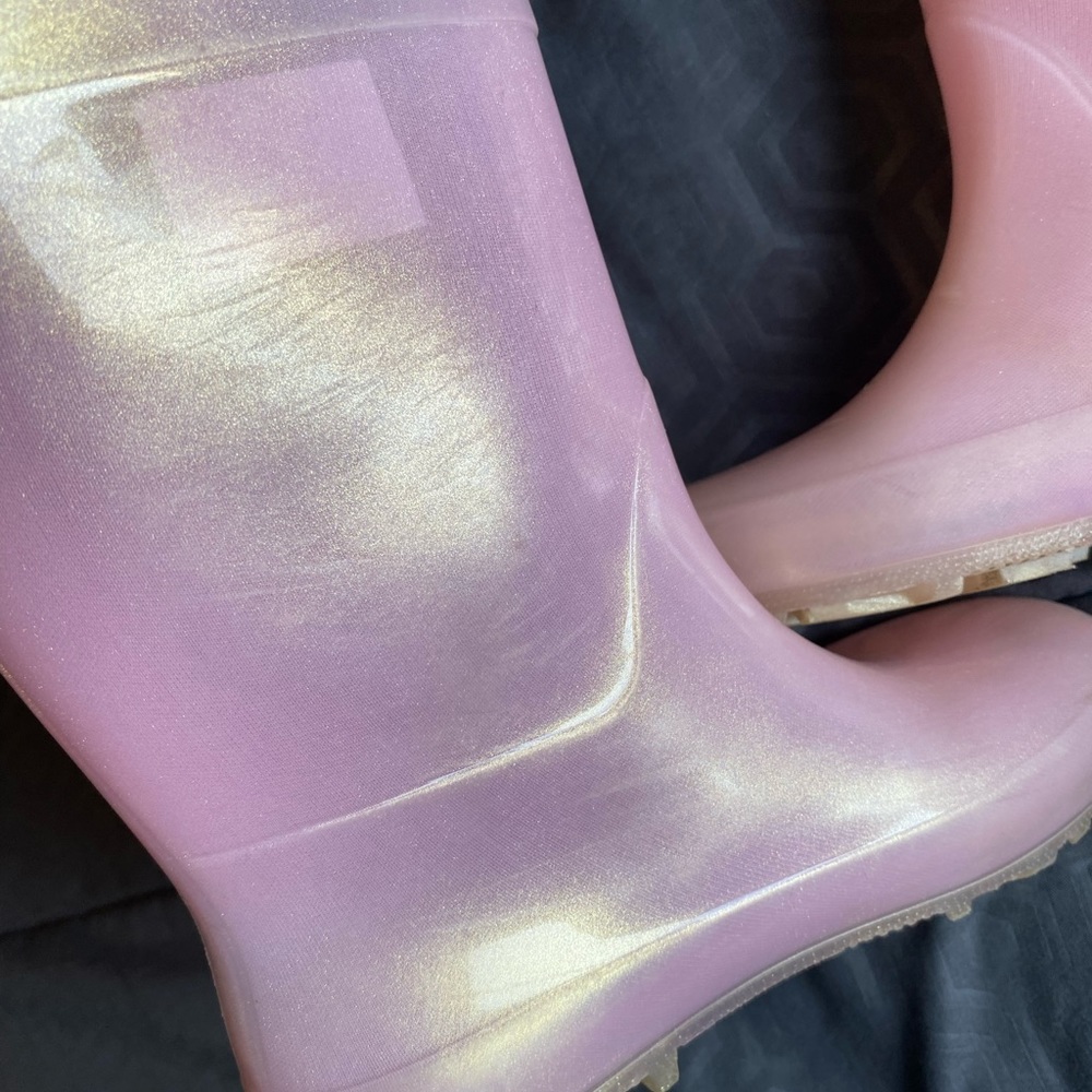 Pink translucent rain boots - Picture 2 of 8